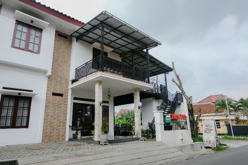 Oyo 350 D' Maktab Homestay Syariah Malang Dış mekan fotoğraf
